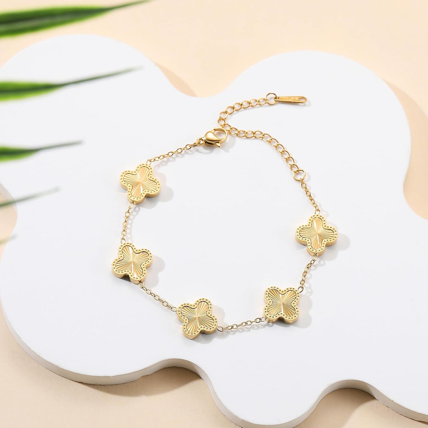 Manufacturer 18K Gold Plated Clover Bracelet Dupes Gold Lucky Bracelet for Women Flower Four Leaf Bracelets Danity Jewelry Gifts for Women bracelets