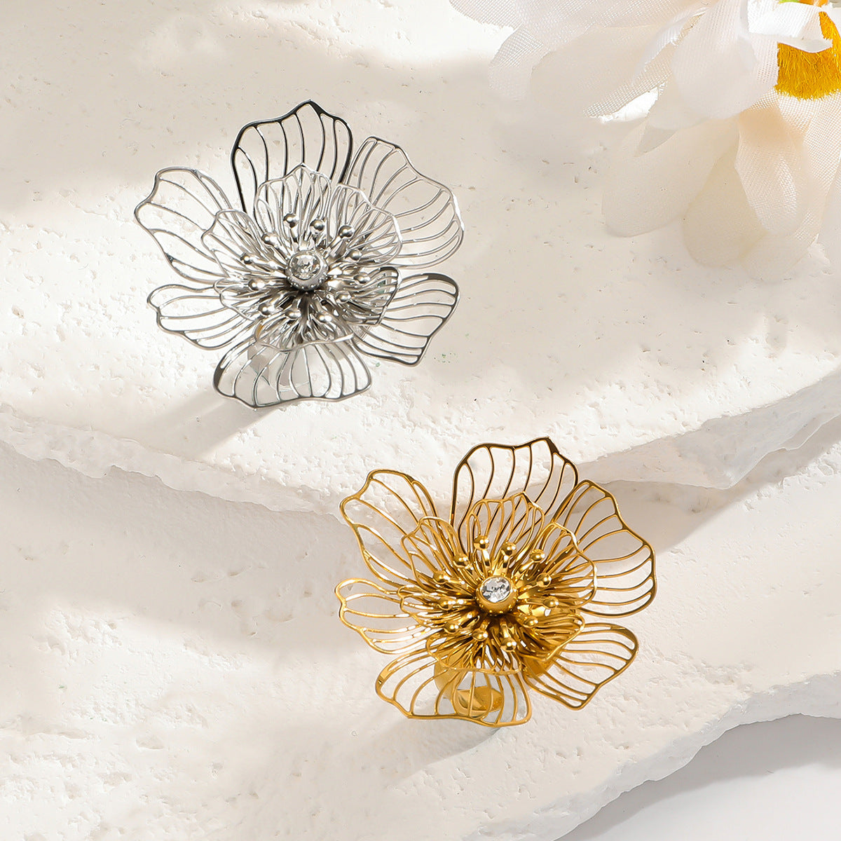 Malt stainless steel non-fading flower rings female three-dimensional opening design ring exaggerated European and American jewelry