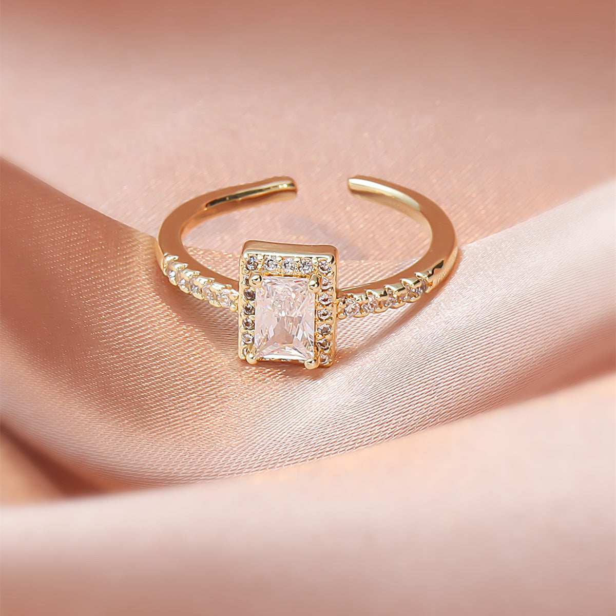 Light luxury design living mouth diamond set gemstone women's rings, temperament serpentine zir*****pening women's ring hand jewelry