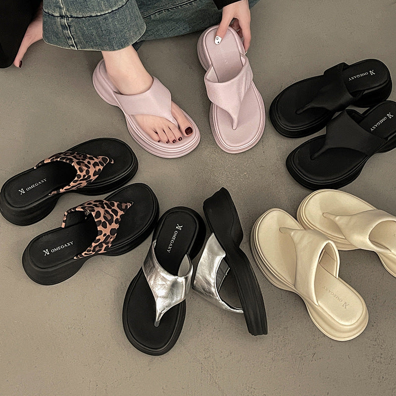 Internet celebrity thick-soled flip-flops women's spring and summer new French heightening non-slip cool slippers tide