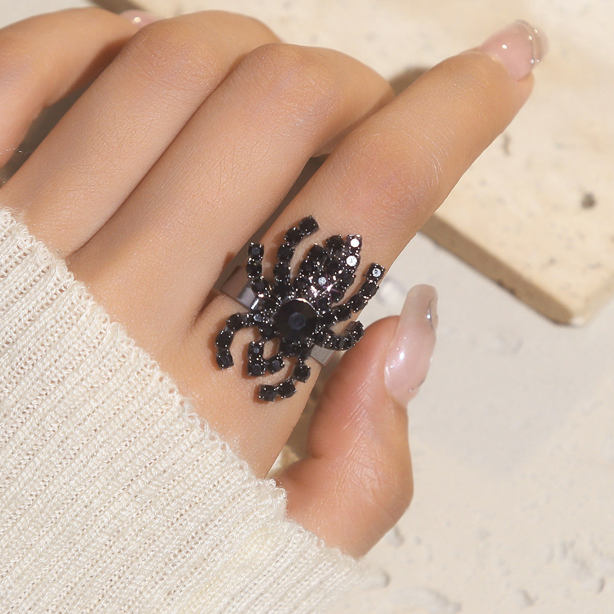 Europe, America, high-end shiny rhinestone rings women, geometric design square crystal ring ring ring