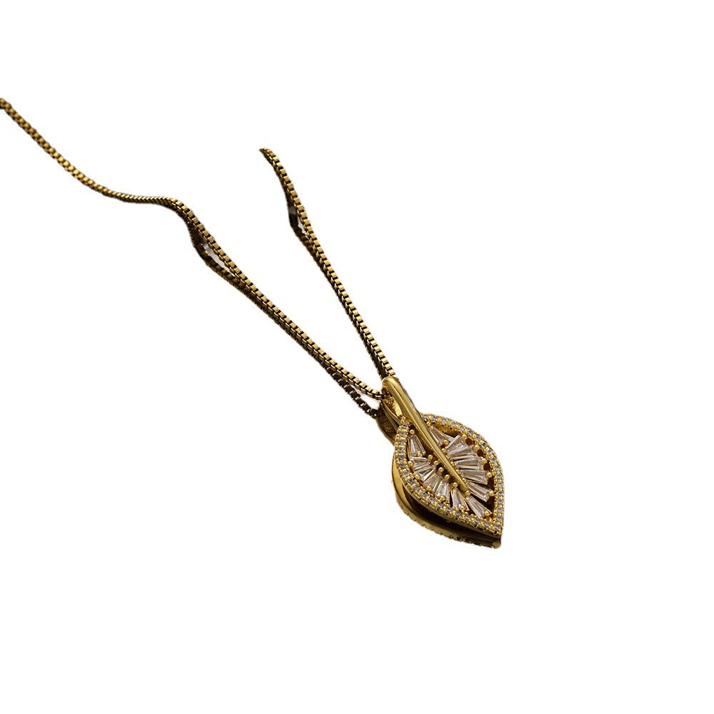 Internet celebrity live broadcast new small leaf titanium steel necklace female high sense simple exquisite zircon leaf collarbone chain jewelry necklaces
