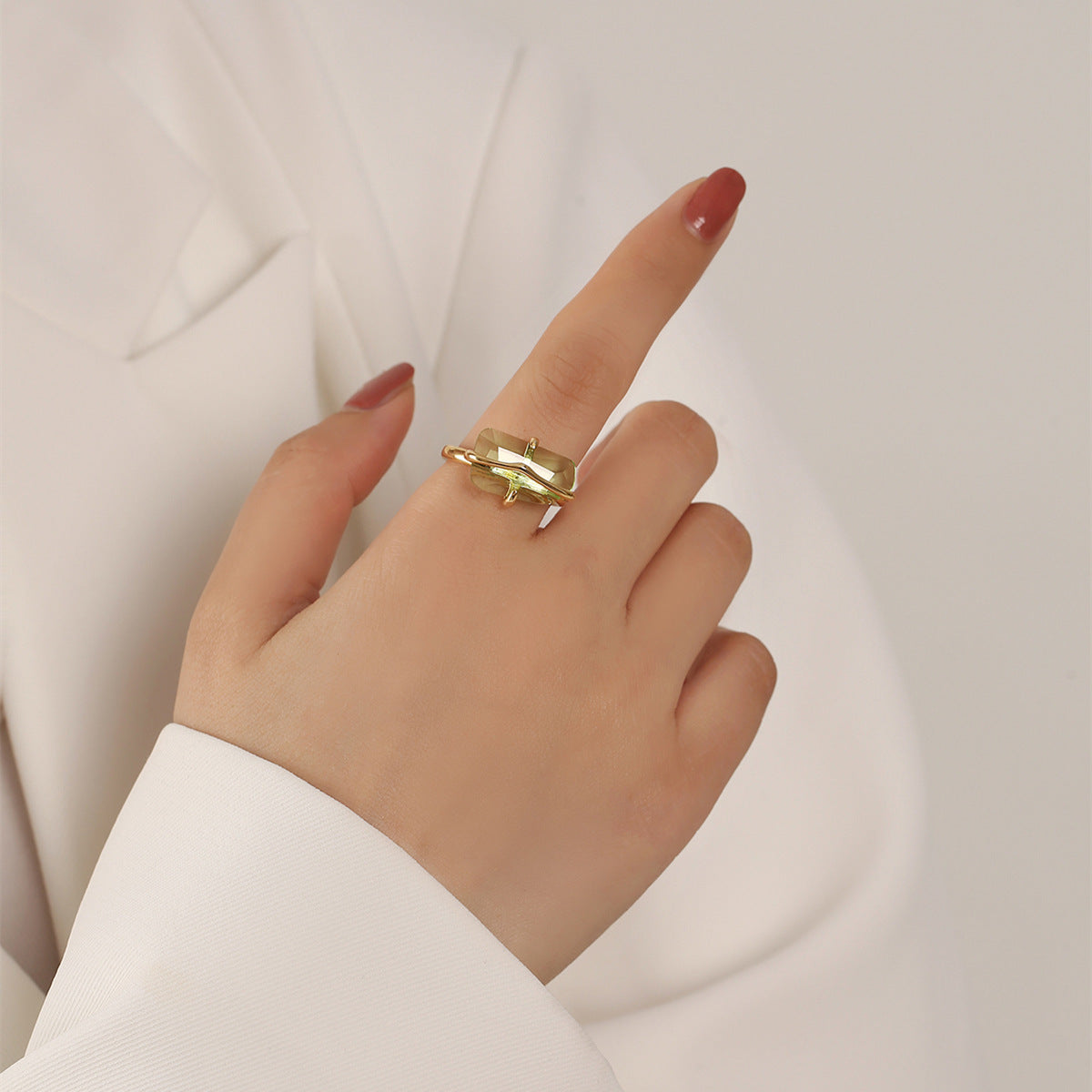 European and American rings ins cold wind niche design sense emerald inlaid stone retro personality women's tide exaggerated tide rings