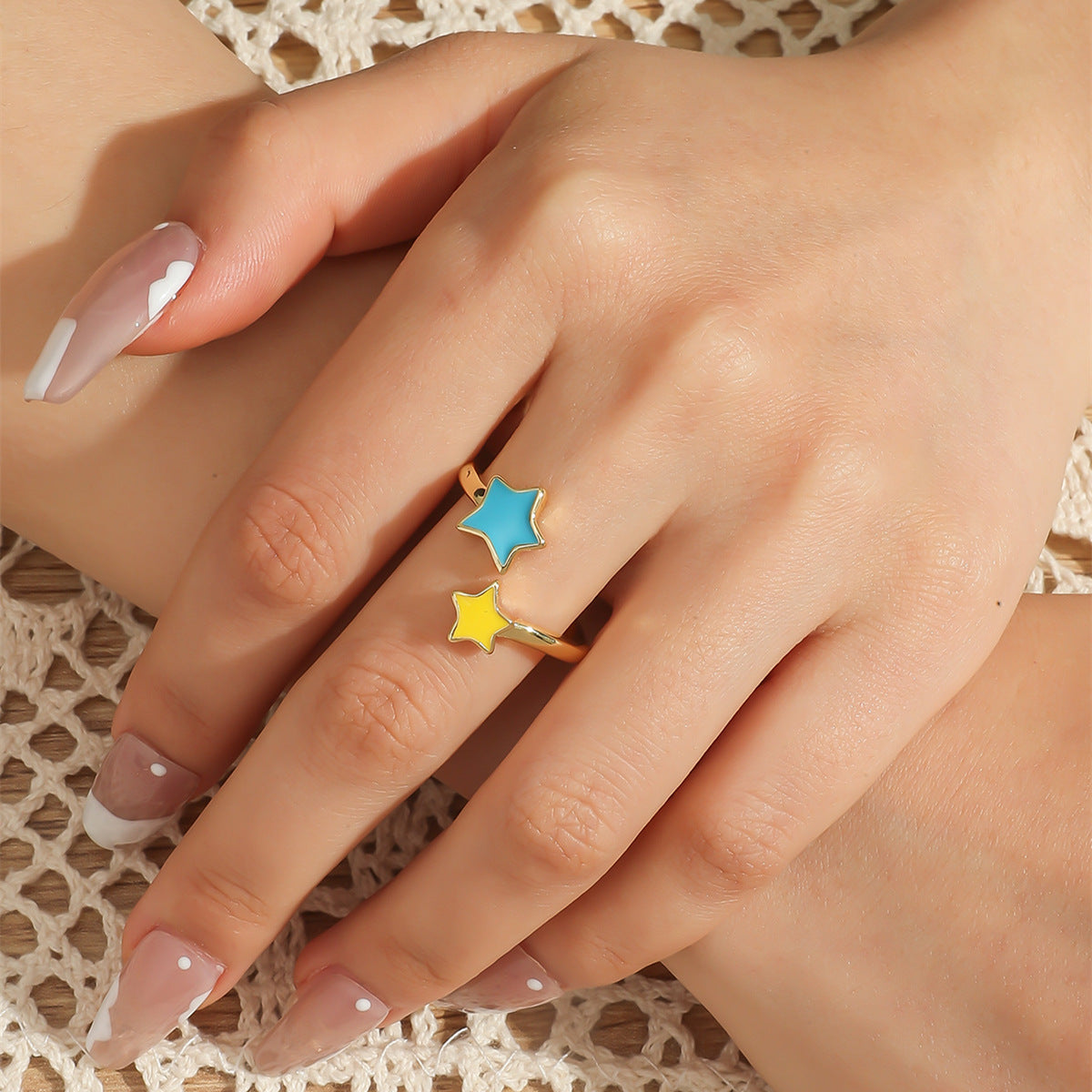 Light luxury design living mouth diamond set gemstone women's rings, temperament serpentine zir*****pening women's ring hand jewelry