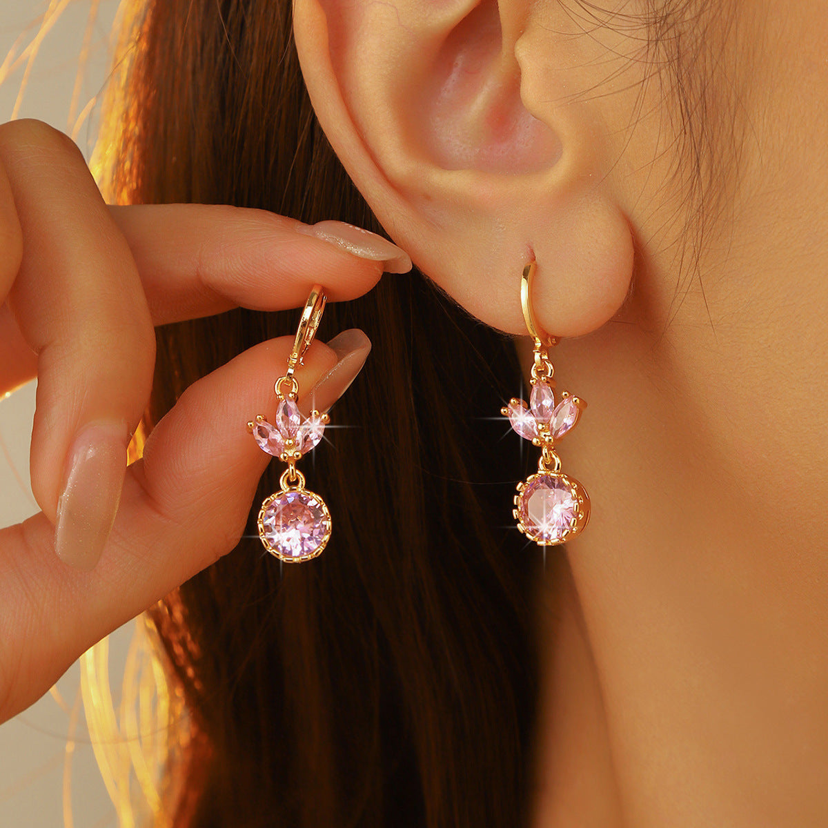 Choka, European and American, high-end luxury long ear buckles, fashionable pink zircon earrings, versatile copper ear jewelry.