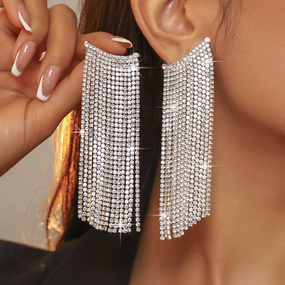 Heavy industry shiny crystal long fringed earrings for women, exquisite and elegant stud earrings, copper earrings.