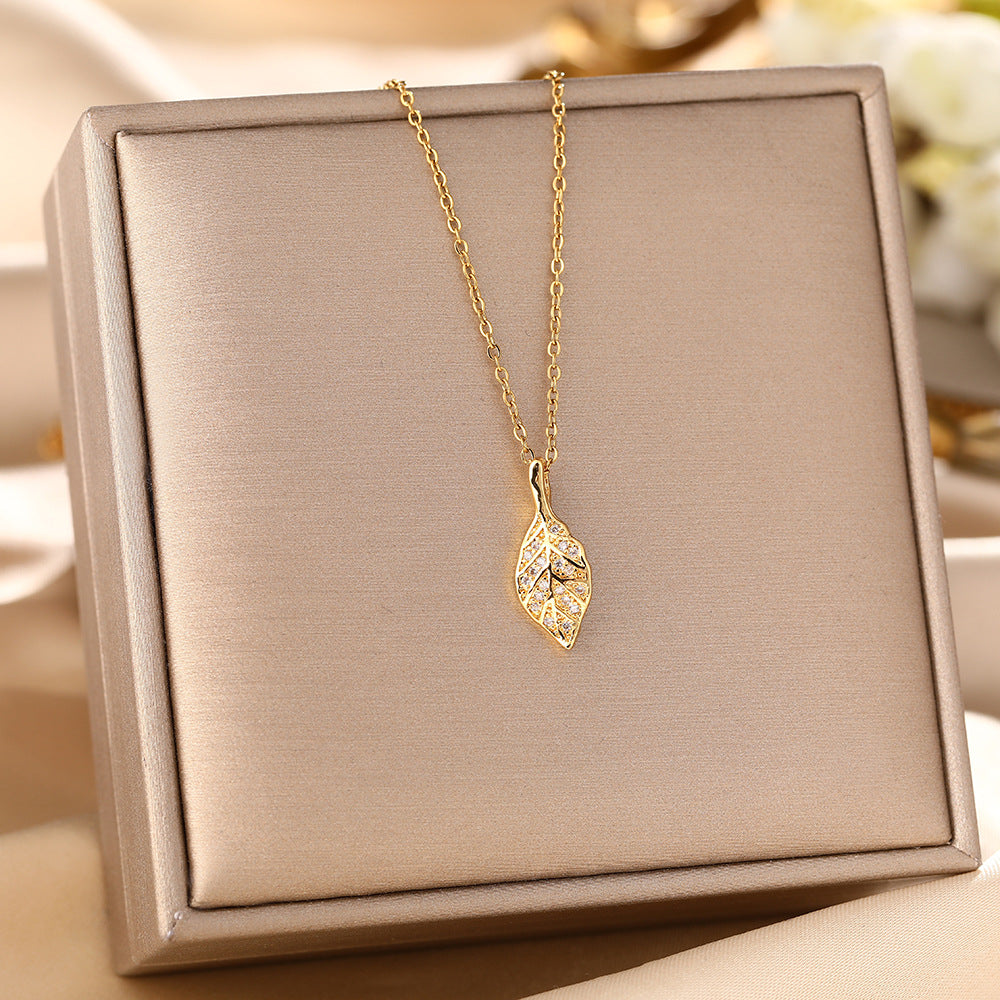 Internet celebrity live broadcast new small leaf titanium steel necklace female high sense simple exquisite zircon leaf collarbone chain jewelry necklaces