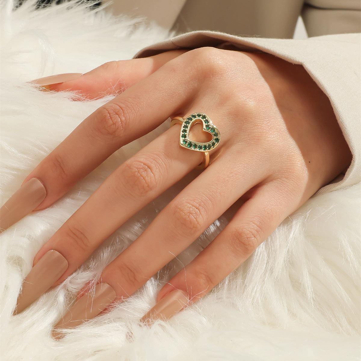 Light luxury design living mouth diamond set gemstone women's rings, temperament serpentine zir*****pening women's ring hand jewelry