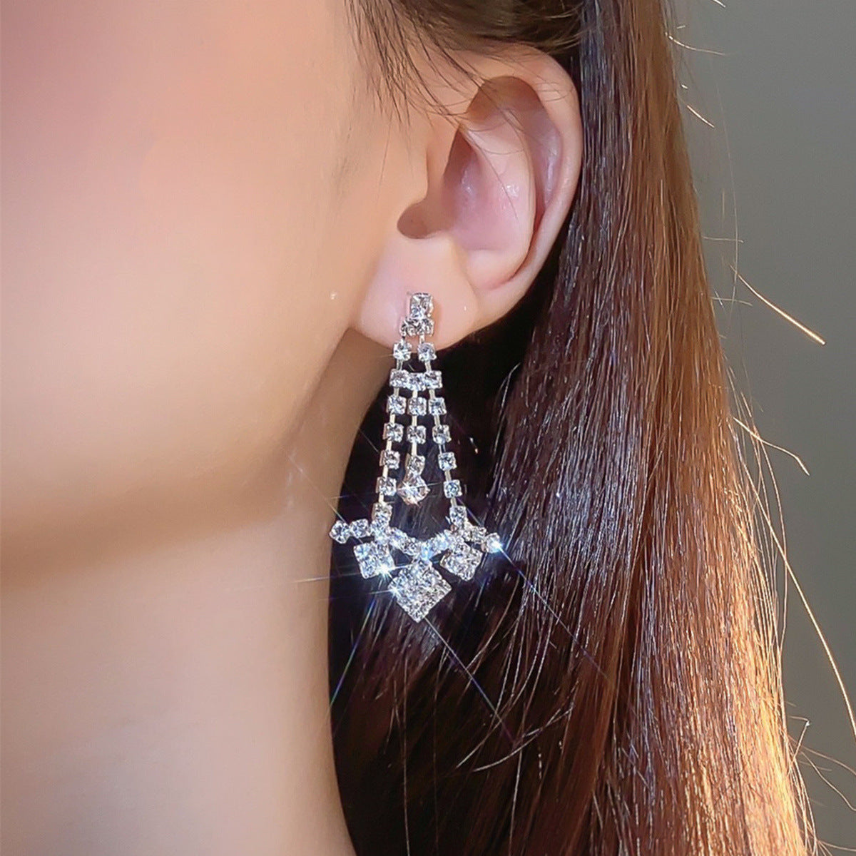 Machika high-end super flash full diamond long fringed earrings women's fashion temperament rhinestone ear jewelry earrings