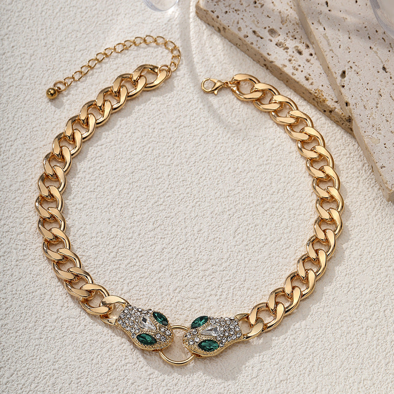 New European and American fashion women's necklaces, high-end accessories, snake head diamond-encrusted light luxury design, holiday party gifts