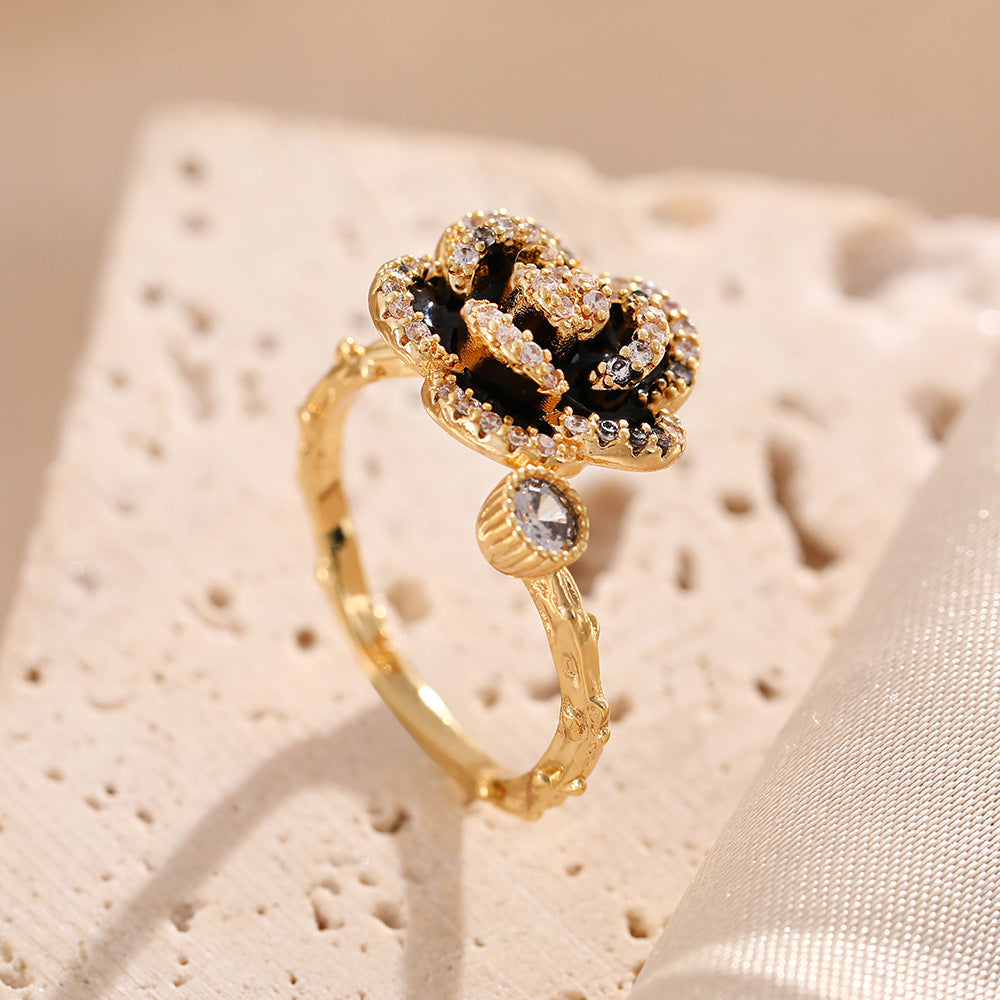 World wealth camellia black rings female ins niche high-end light luxury French small fragrant temperament hand jewelry