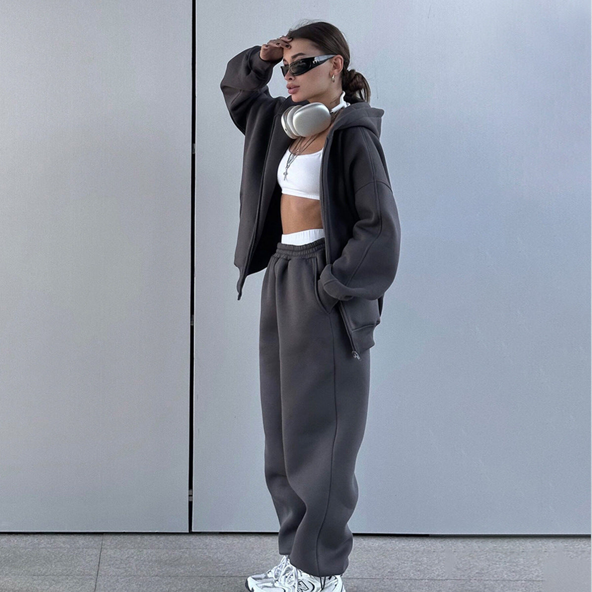 Cross-border sweater cardigan set women's Europe, America and winter new sports and leisure fleece cardigan sweater set suits