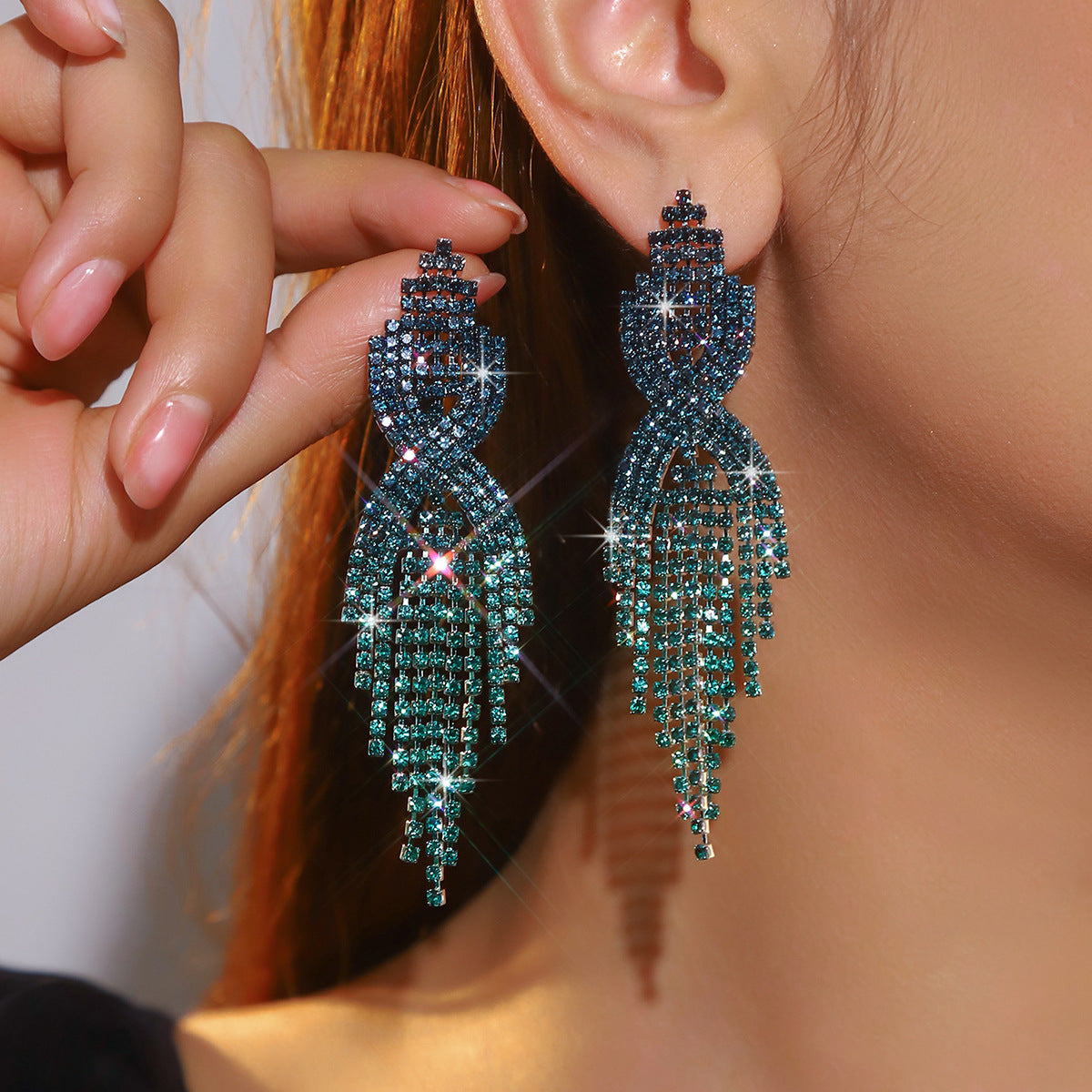 New trendy earrings, European and American personality, exaggerated temperament, super flash full diamond, super flash fringed long earrings for women