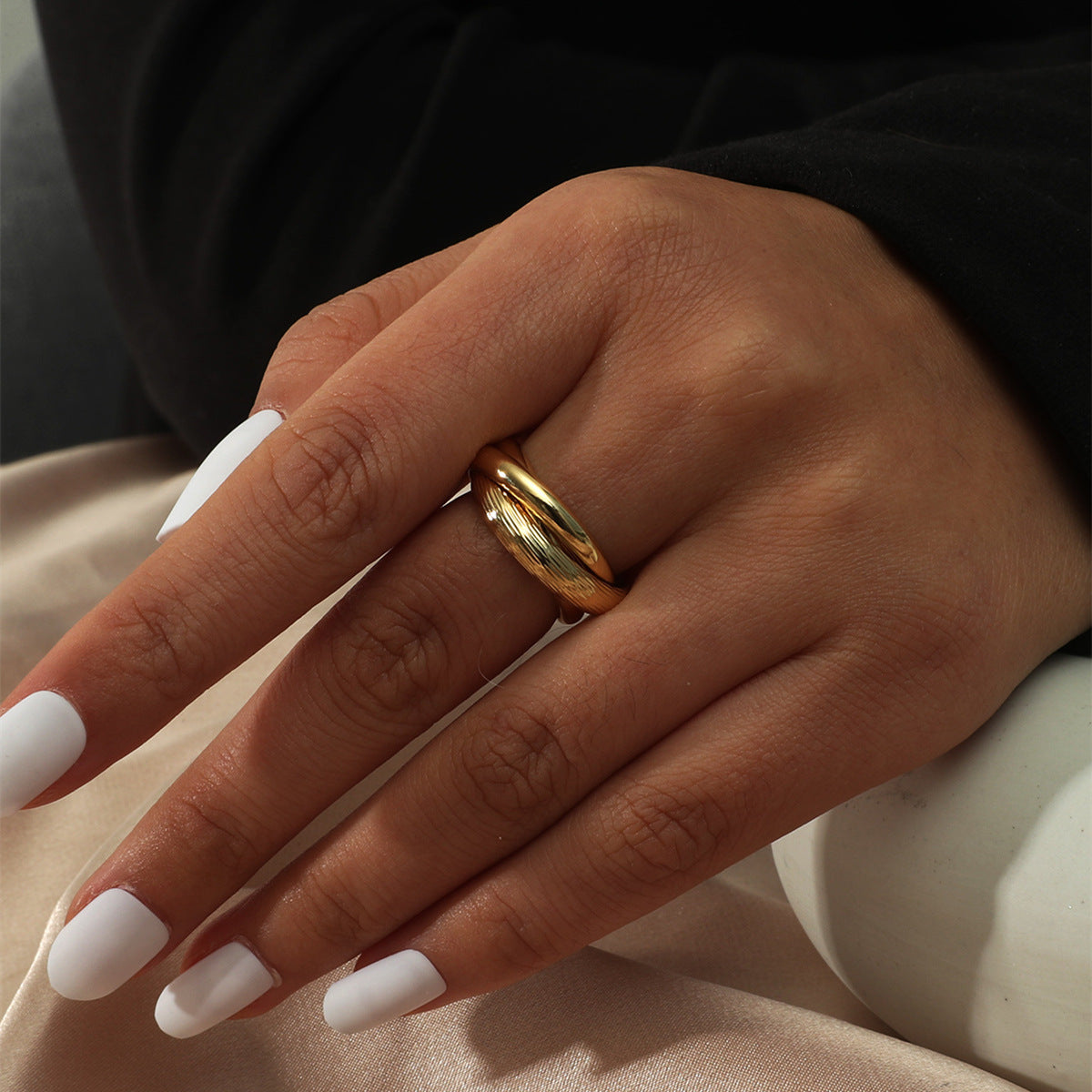 Retro Hong Kong style fashion personality trend light luxury three ring temperament couple simple rings