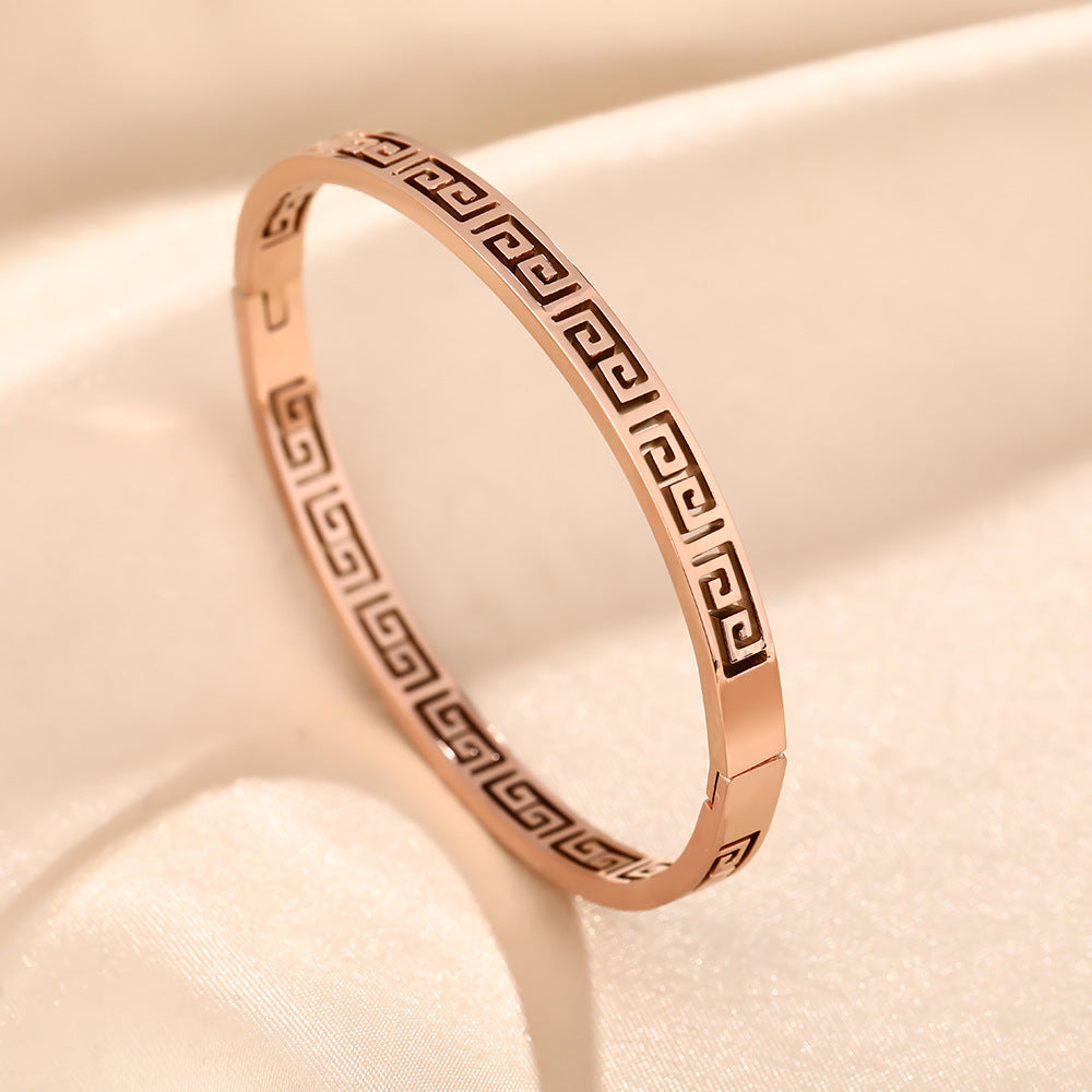 Great Wall pattern, titanium steel bracelet, female retro court style ins niche design, light luxury, high-end design, new jewelry