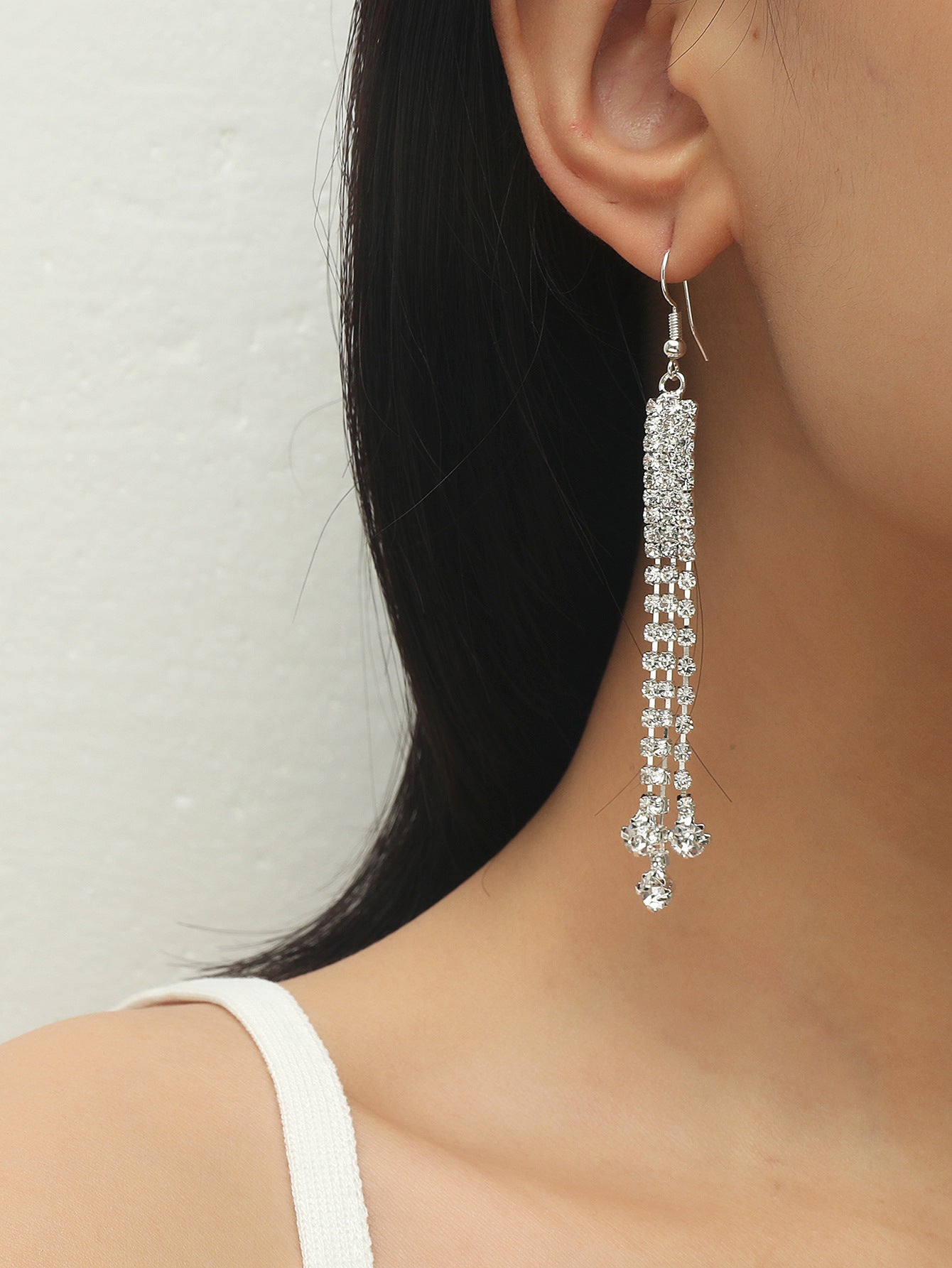 Machika high-end super flash full diamond long fringed earrings women's fashion temperament rhinestone ear jewelry earrings
