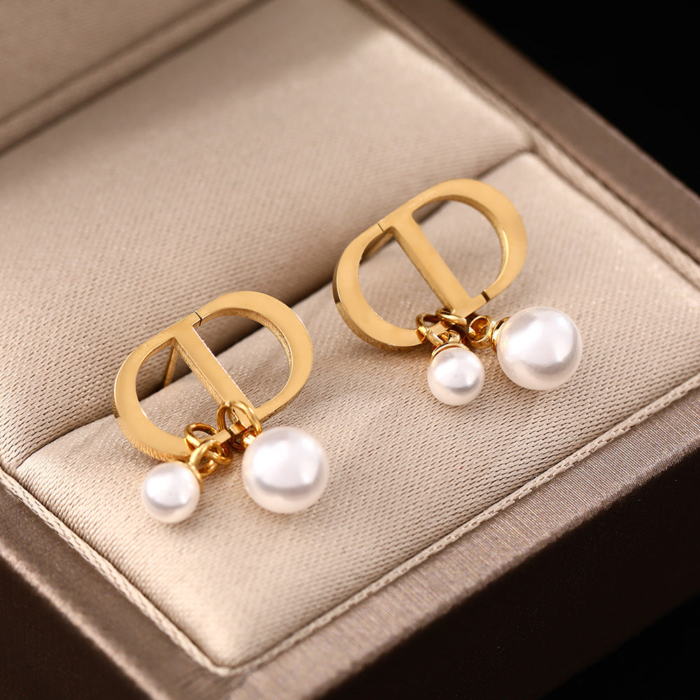 European and American simple and fashionable titanium steel earrings women's pearl letter stud earrings personalized niche design high-end versatile earrings