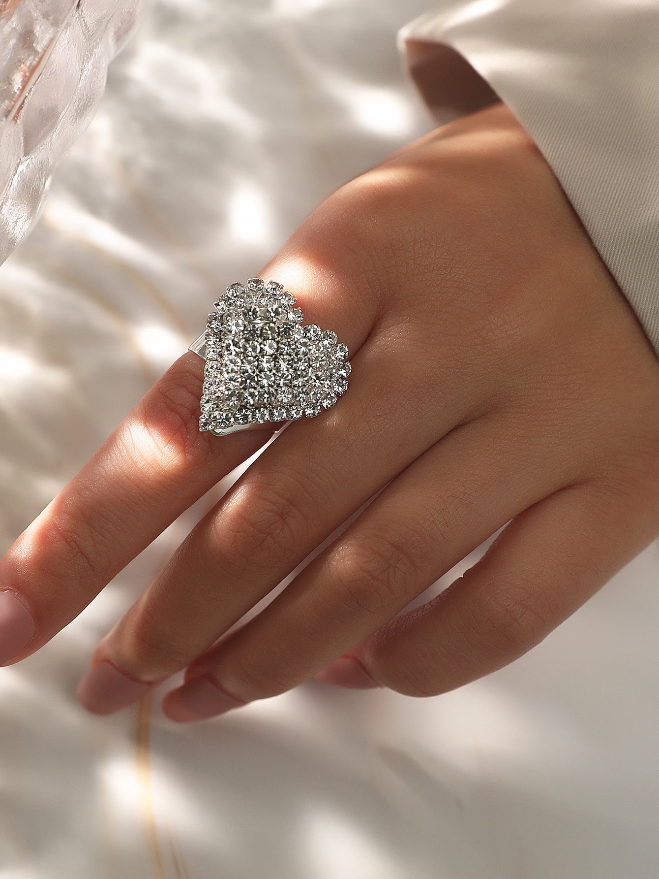 Europe, America, high-end shiny rhinestone rings women, geometric design square crystal ring ring ring