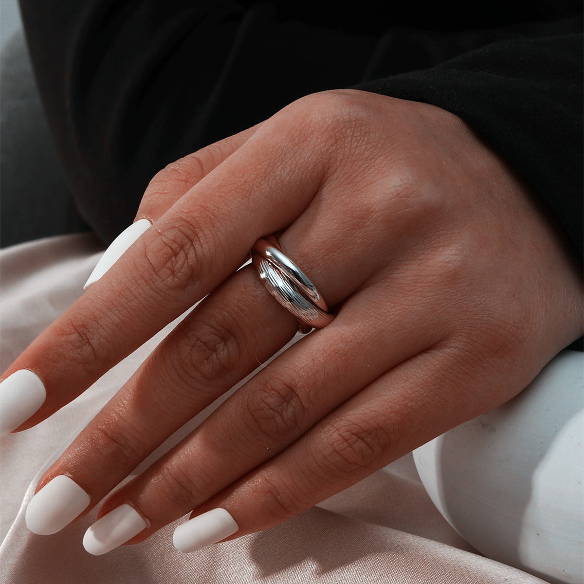 Retro Hong Kong style fashion personality trend light luxury three ring temperament couple simple rings