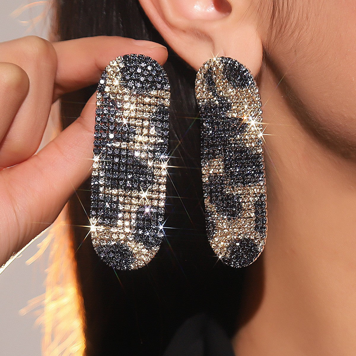 European and American luxury super flash rhinestone long earrings for women, high-end fashion small face earrings, ear jewelry earrings