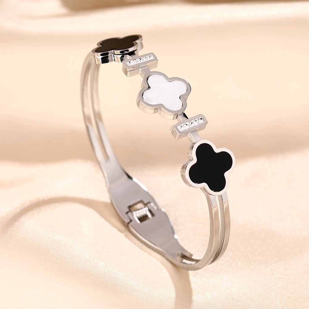Japan and South Korea hot geometric four-leaf clover titanium steel rose gold bracelet female Internet celebrities hot new simple jewelry wholesale