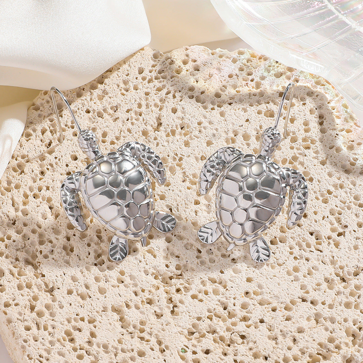 Malt European and American titanium steel earrings female turtle stud earrings ear hooks niche stainless steel non-fading jewelry rings