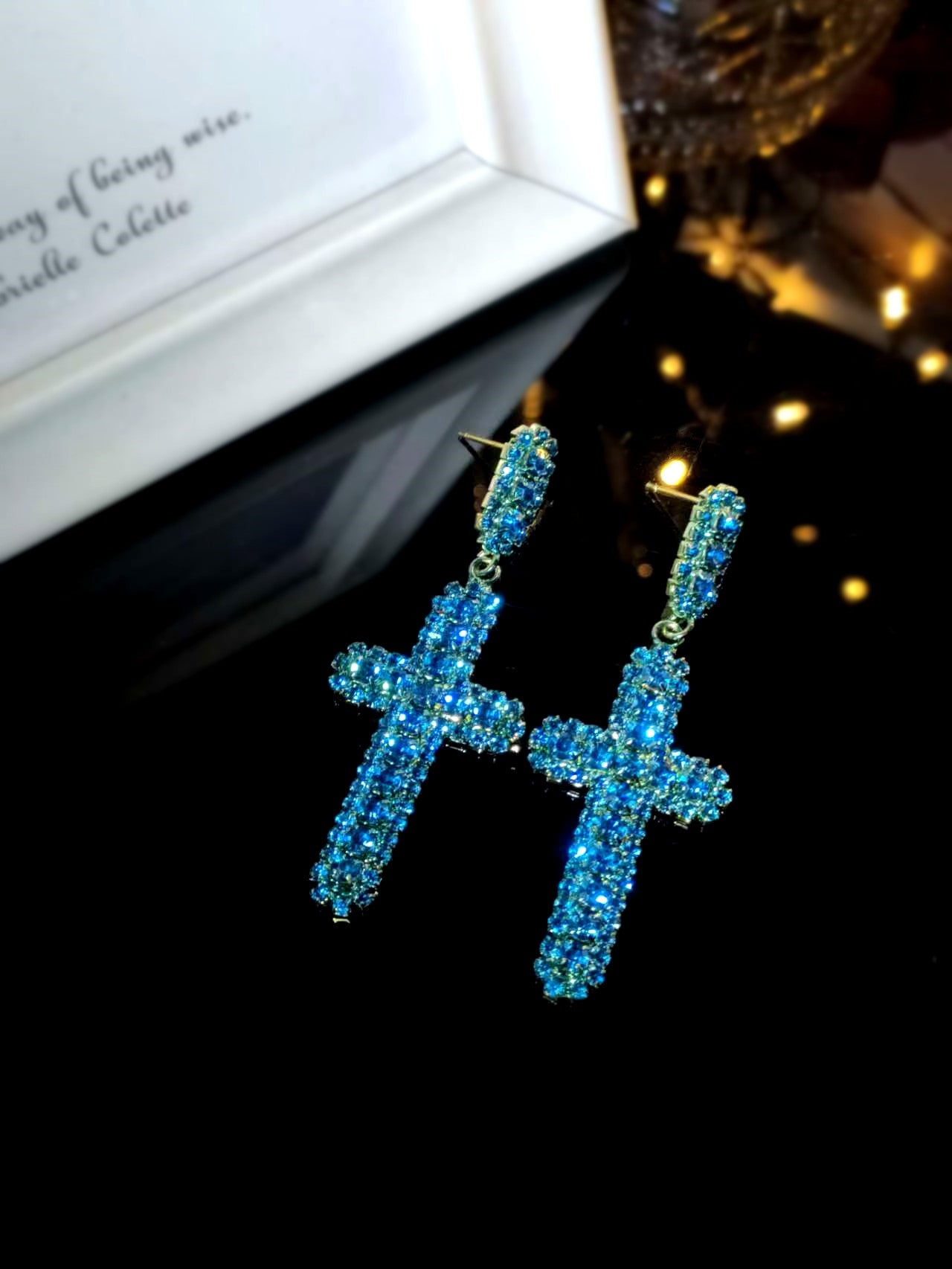 High-end shiny crystal cross earrings for women, temperament versatile stud earrings, copper earrings.