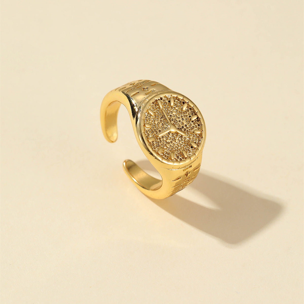 European and American rings ins cold wind niche design sense emerald inlaid stone retro personality women's tide exaggerated tide rings