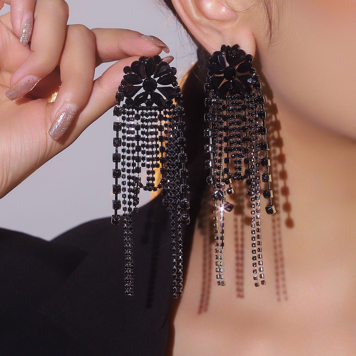 European and American catwalk performances, high-end exaggerated rhinestone long fringed earrings, flash diamond stud earrings, earrings, women's earrings