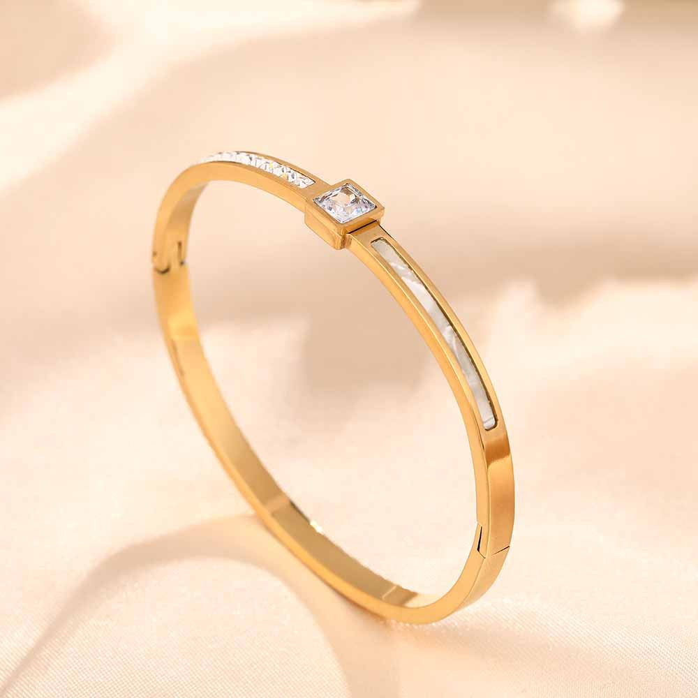 European and American cross-border square diamond titanium steel bracelet women's light luxury niche design advanced sense exquisite bracelet jewelry does not fade