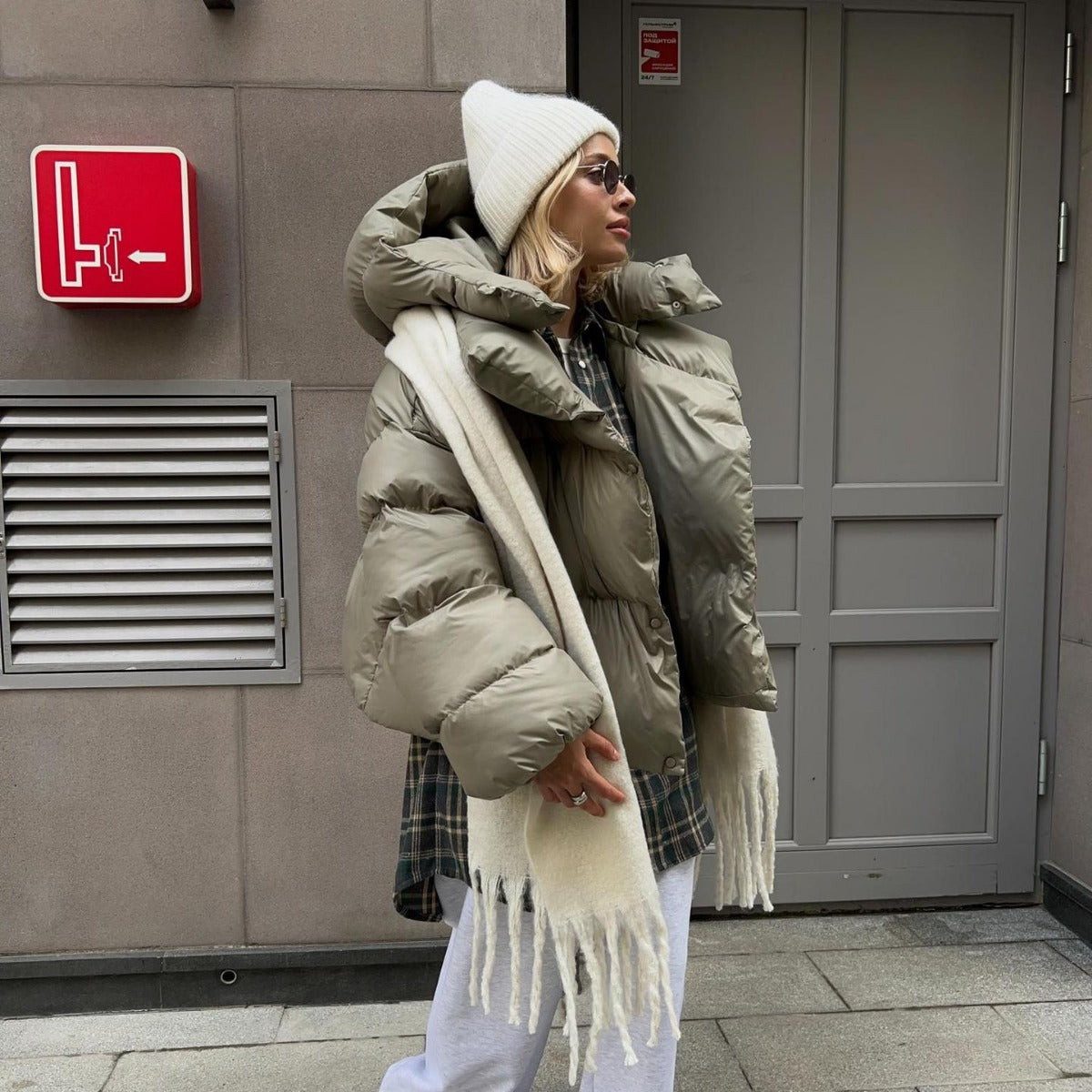 European and American cotton-padded clothes, winter women's bread clothes, cotton-padded jackets, trendy models, personalized street short hooded cotton-padded jackets.