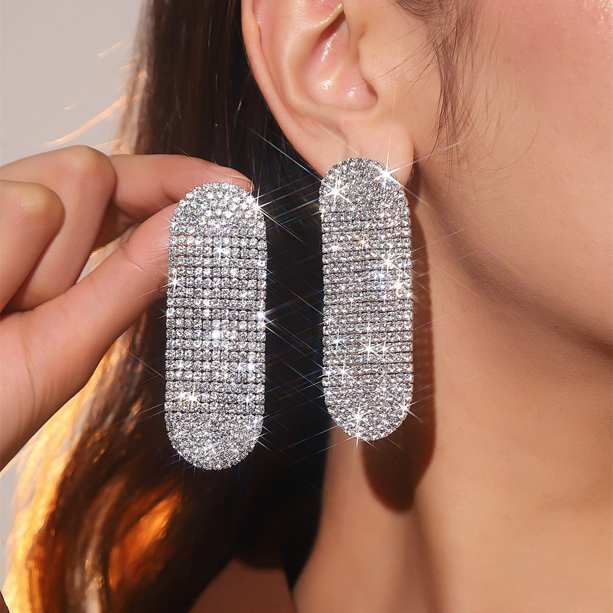 European and American luxury super flash rhinestone long earrings for women, high-end fashion small face earrings, ear jewelry earrings