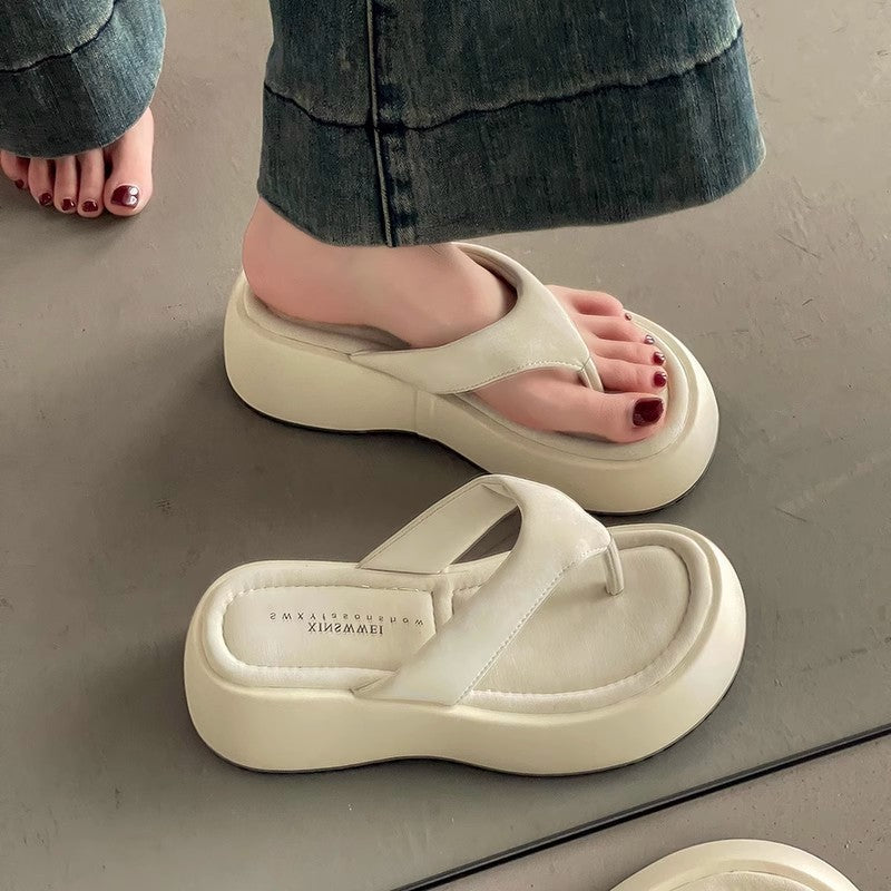 Fashion Internet celebrity popular thick-soled flip-flops women's summer wear new versatile casual soft-soled cool slippers