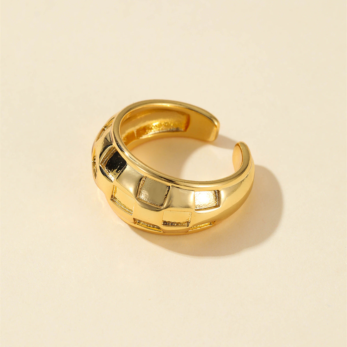 European and American rings ins cold wind niche design sense emerald inlaid stone retro personality women's tide exaggerated tide rings
