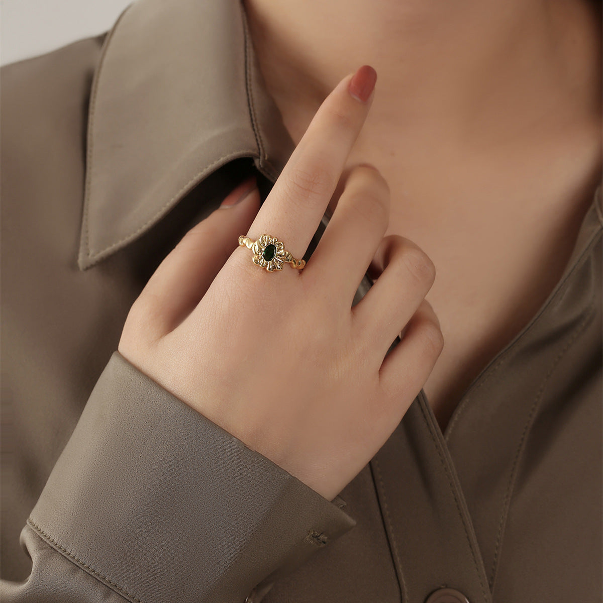 European and American rings ins cold wind niche design sense emerald inlaid stone retro personality women's tide exaggerated tide rings
