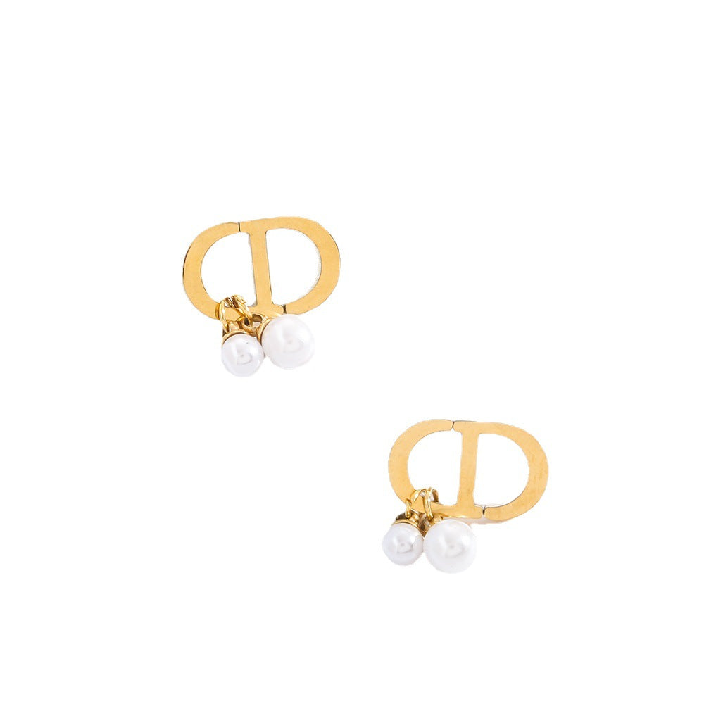European and American simple and fashionable titanium steel earrings women's pearl letter stud earrings personalized niche design high-end versatile earrings