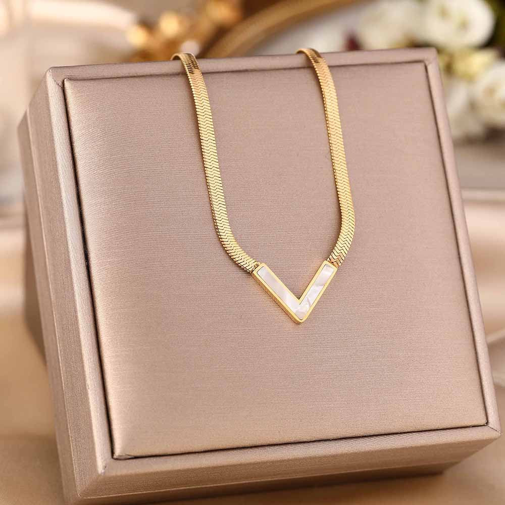 Hot-selling titanium steel necklace women's light luxury high-end sense V-shaped flat snake chain retro personalized jewelry does not fade