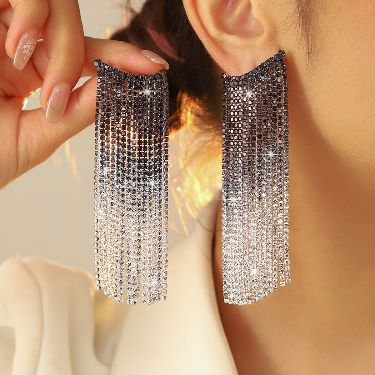 Heavy industry shiny crystal long fringed earrings for women, exquisite and elegant stud earrings, copper earrings.