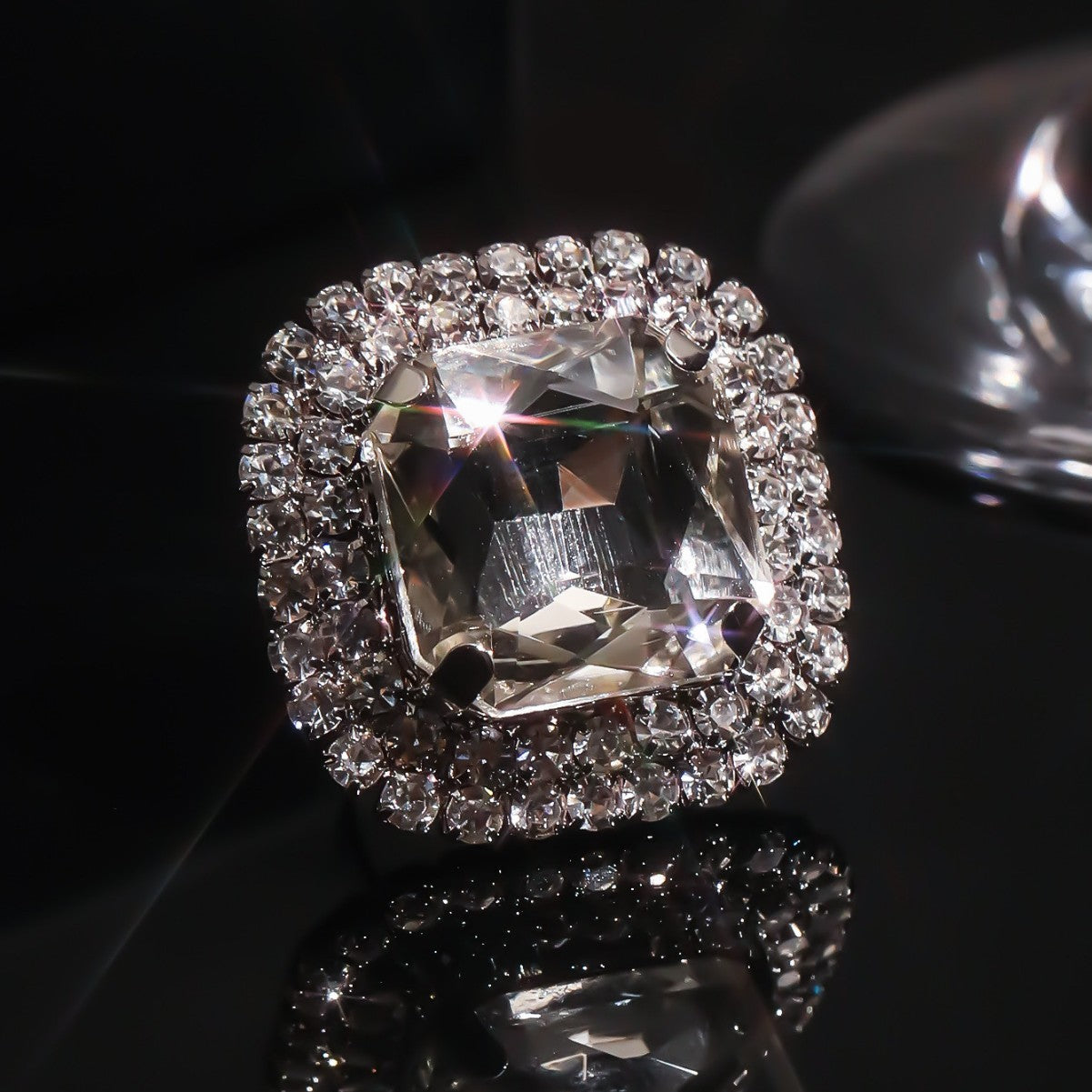 Europe, America, high-end shiny rhinestone rings women, geometric design square crystal ring ring ring