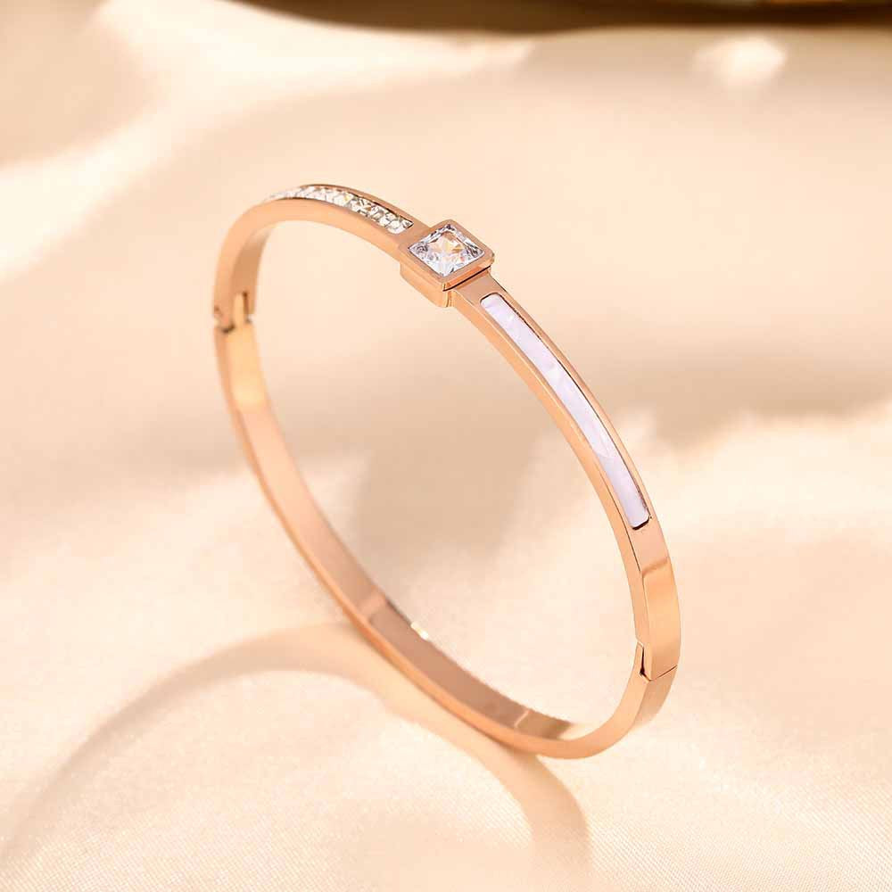 European and American cross-border square diamond titanium steel bracelet women's light luxury niche design advanced sense exquisite bracelet jewelry does not fade