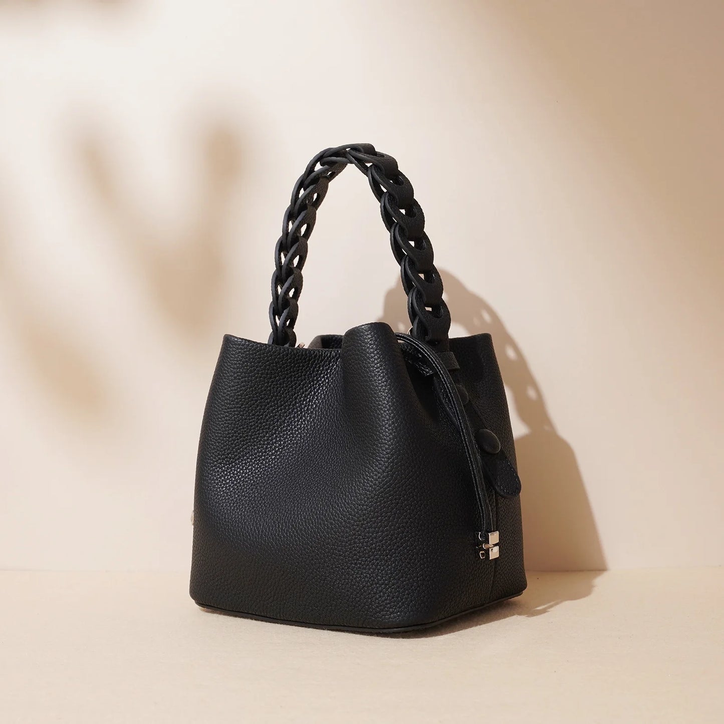 Luxury Women's handbag Cowhide Bucket Bag Spring Crossbody Bag Commuting Shoulder Elegant Women's bags Designer Luxury Bag