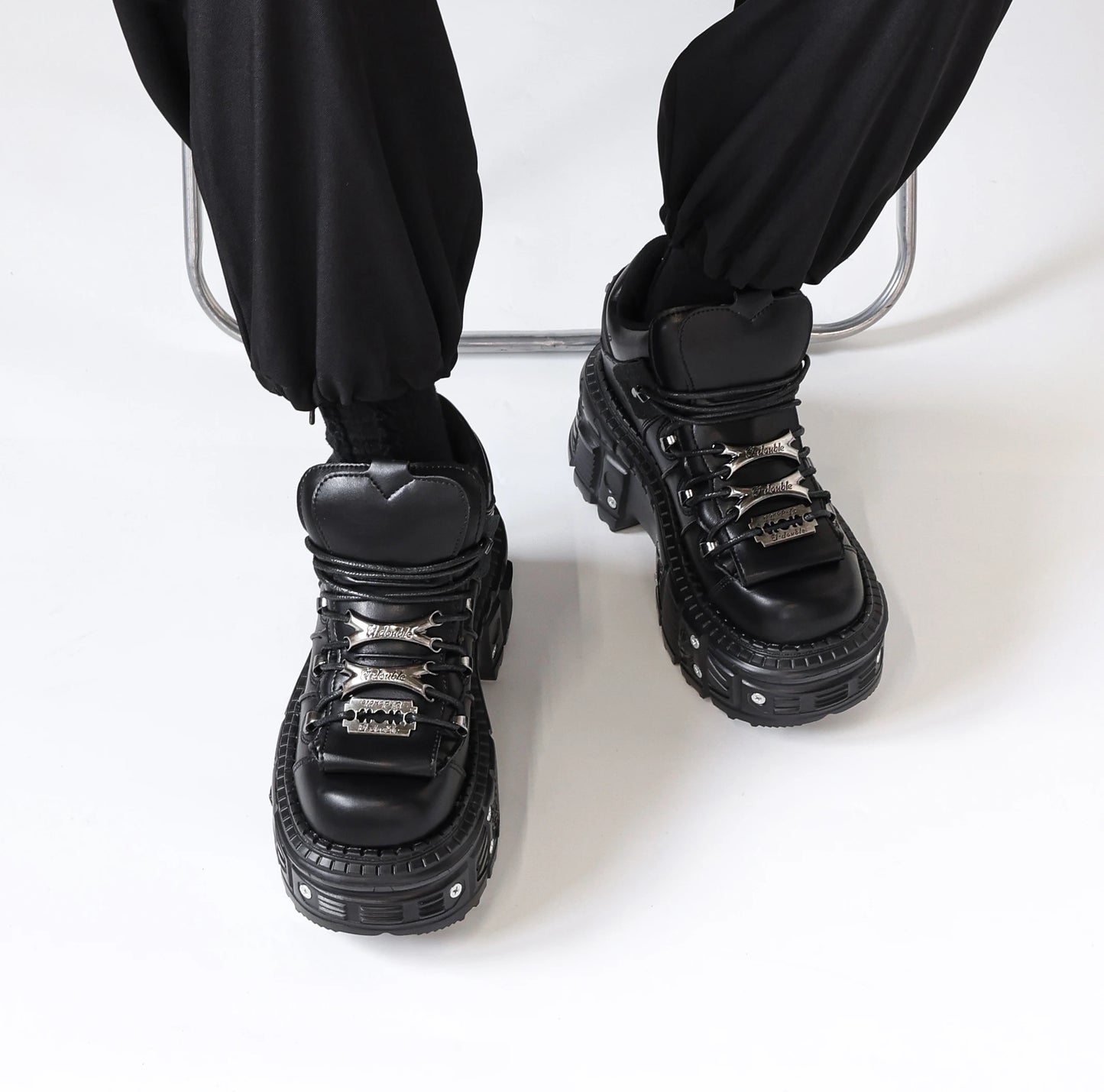 Manufacturer New Punk Style Women Shoes Lace-up Heel Height 6CM Platform Shoes Woman Gothic Ankle Rock Boots Metal Decor Woman Sneakers boots