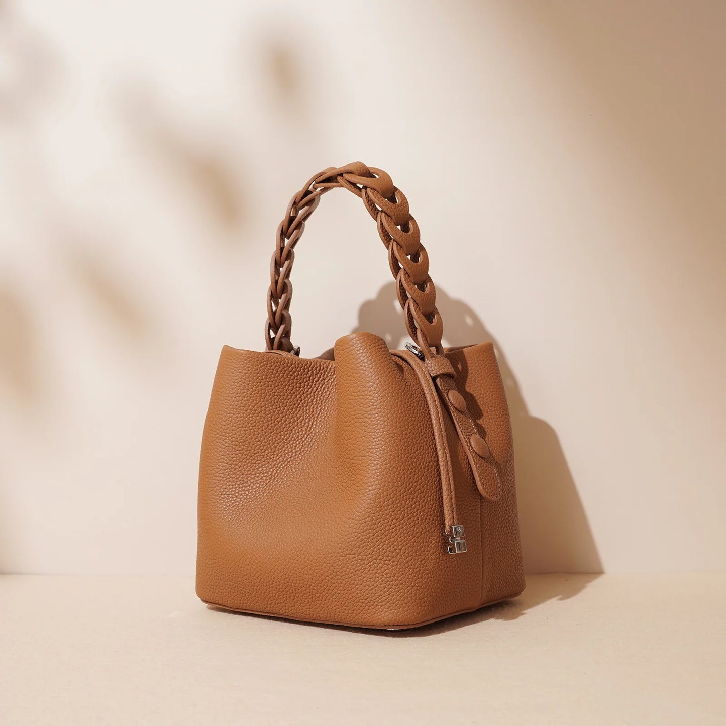 Luxury Women's handbag Cowhide Bucket Bag Spring Crossbody Bag Commuting Shoulder Elegant Women's bags Designer Luxury Bag