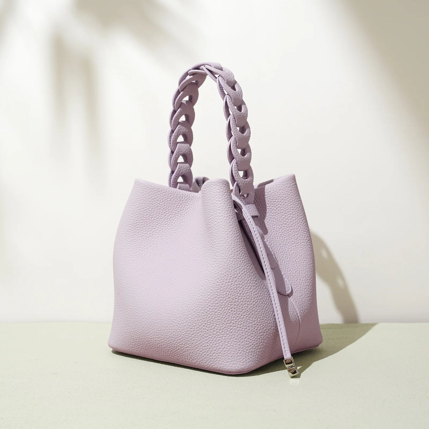 Luxury Women's handbag Cowhide Bucket Bag Spring Crossbody Bag Commuting Shoulder Elegant Women's bags Designer Luxury Bag