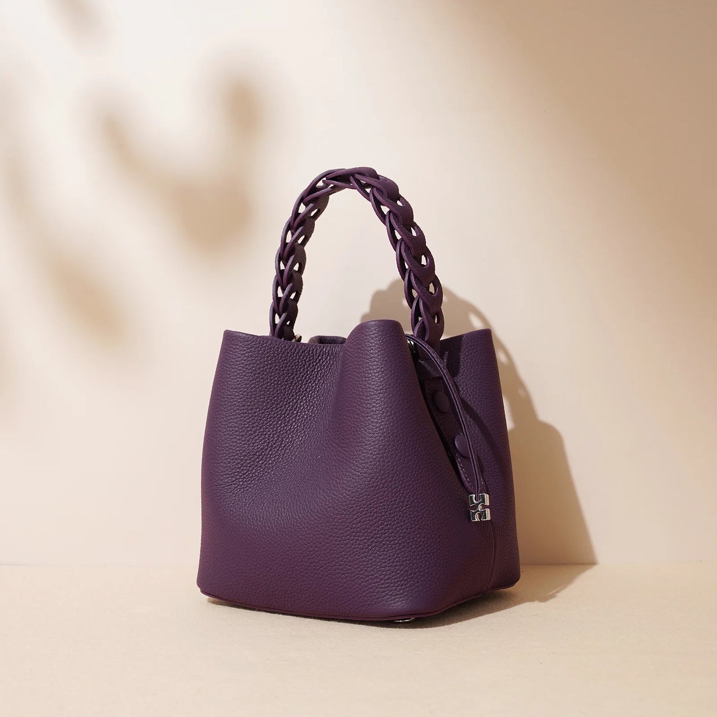 Luxury Women's handbag Cowhide Bucket Bag Spring Crossbody Bag Commuting Shoulder Elegant Women's bags Designer Luxury Bag