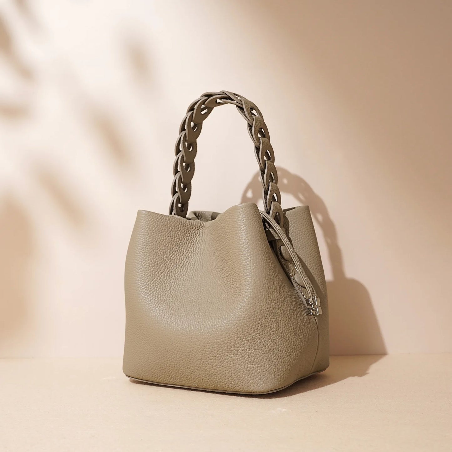 Luxury Women's handbag Cowhide Bucket Bag Spring Crossbody Bag Commuting Shoulder Elegant Women's bags Designer Luxury Bag