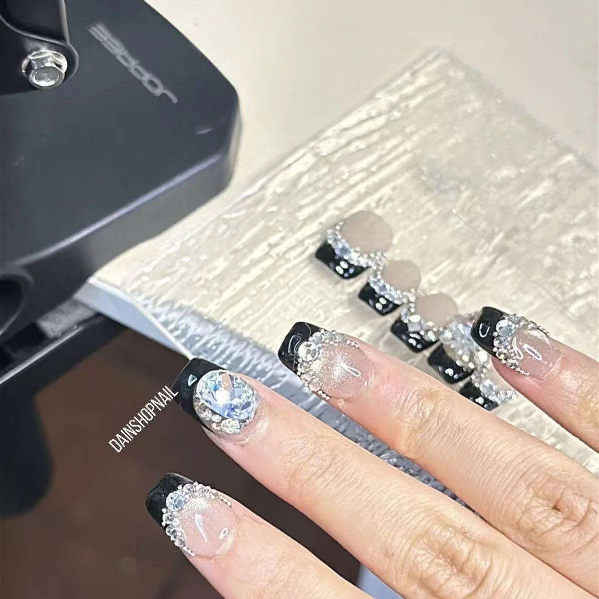 Black Silver-press on Nails Party Gift for Yourself Lover Friend Kids Nails Short Christmas