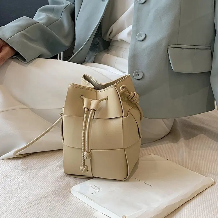 New Small Weave Bucket Drawstring Shoulder Cross Bag Female bag Woven Handbag Luxury Bag sss Express Designer Famous Brand Bags