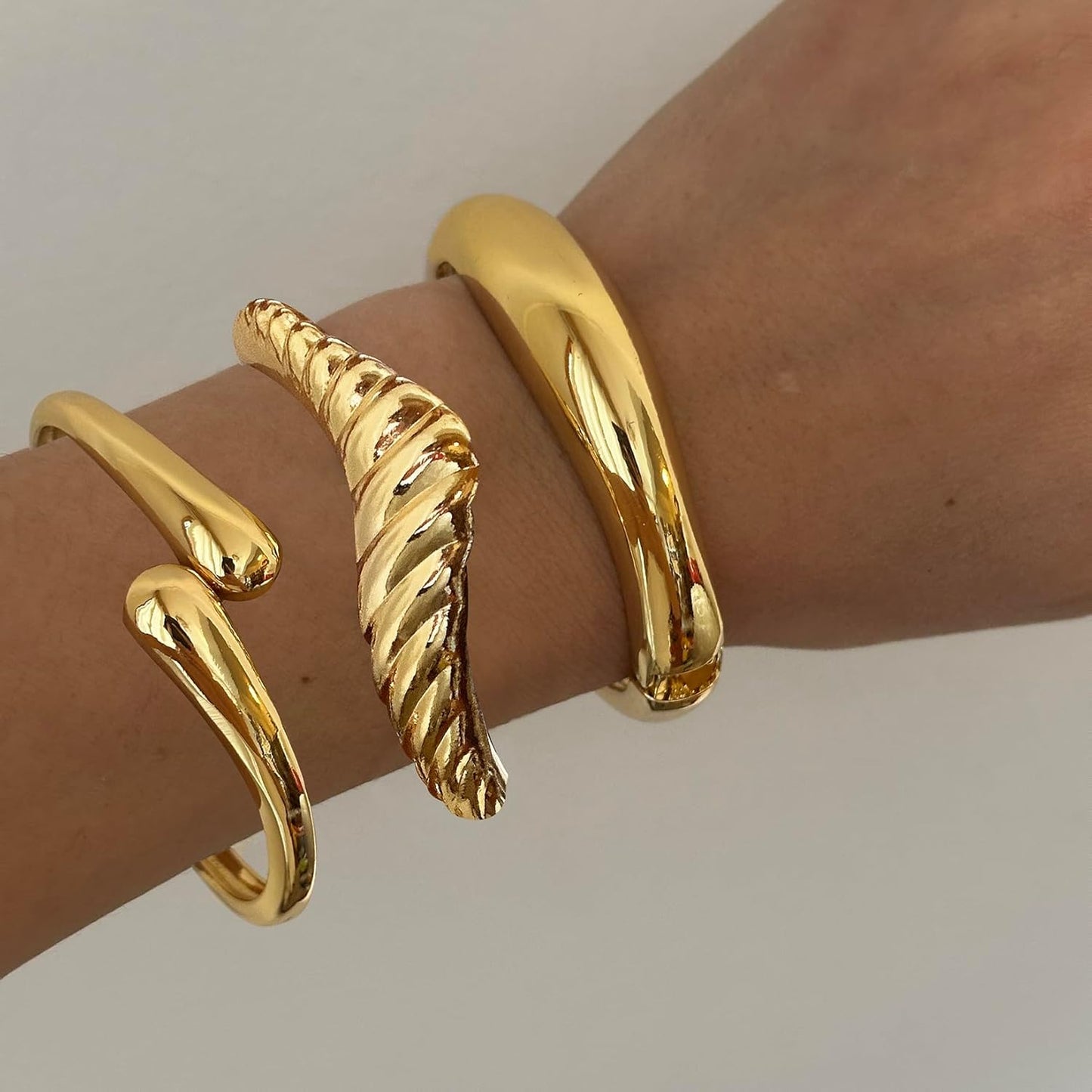 Manufacturer  Chunky Gold Bangles Bracelets for Women Gold Cuff Bracelet Set Waterproof Non Tarnish Stack Bracelet for Women Gifts  bracelets