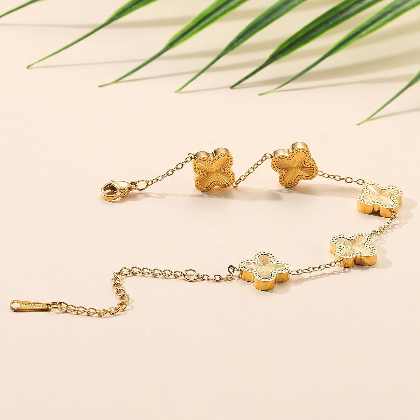 Manufacturer  18K Gold Plated Clover Bracelet Dupes Gold Lucky Bracelet for Women Flower Four Leaf Bracelets Danity Jewelry Gifts for Women  bracelets